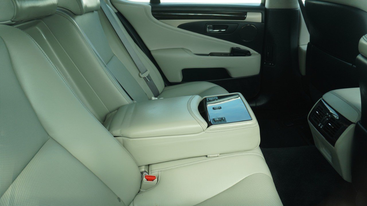 Used 2015 Lexus LS 460 AWD w/ Comfort Package image 13