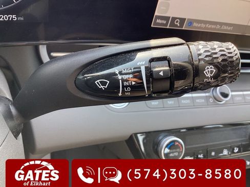 Used 2025 Hyundai Elantra SEL FWD image 23