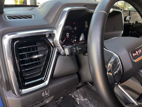 Used 2025 GMC Canyon Elevation w/ Convenience Package RWD image 12