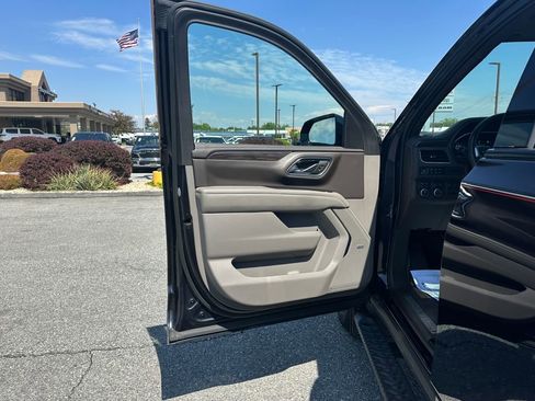 Certified 2023 Chevrolet Tahoe Z71 w/ Luxury Package AWD/4WD image 23