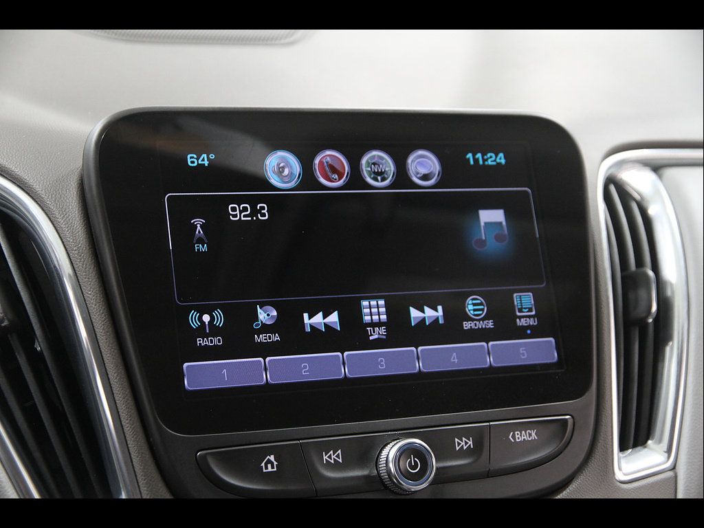 Used 2017 Chevrolet Malibu LT w/ Leather Package FWD image 10