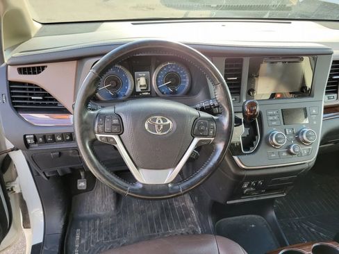 Used 2017 Toyota Sienna Limited Premium w/ Advanced Technology Package FWD image 8