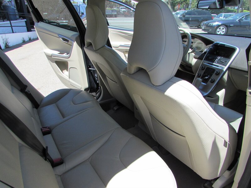 Used 2012 Volvo XC60 3.2 FWD image 29