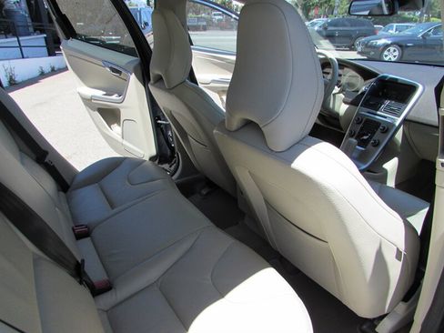 Used 2012 Volvo XC60 3.2 FWD image 29