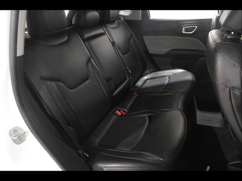 Used 2022 Jeep Compass Latitude AWD/4WD image 18
