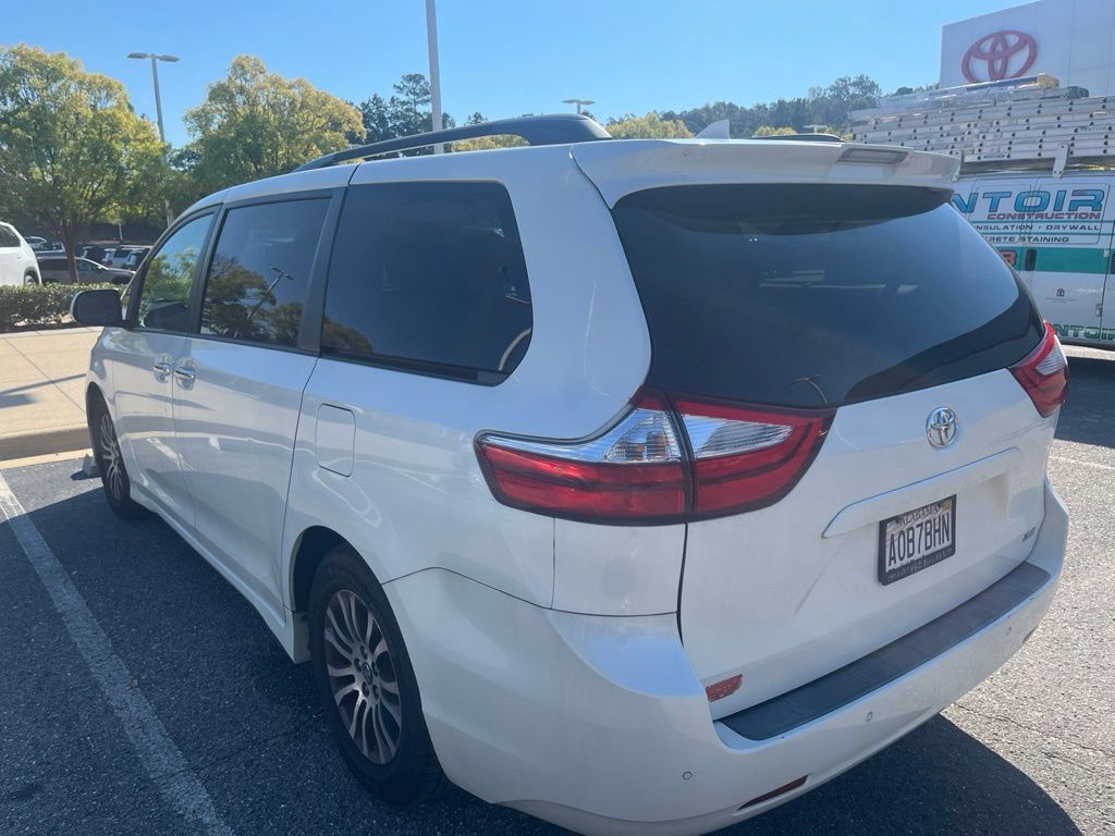 Used 2018 Toyota Sienna XLE w/ XLE Navigation Package FWD image 2