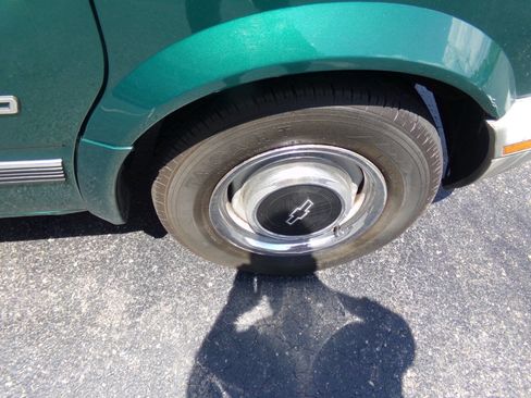 Used 1998 Chevrolet Astro w/ Convenience Group image 51