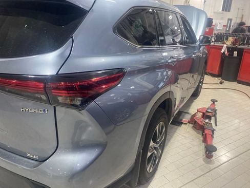 Used 2021 Toyota Highlander XLE AWD/4WD image 7
