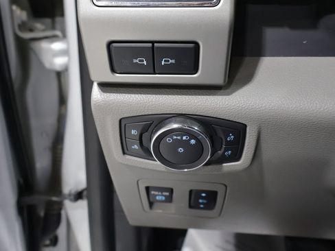 Used 2019 Ford F150 Lariat w/ Equipment Group 501A Mid AWD/4WD image 31