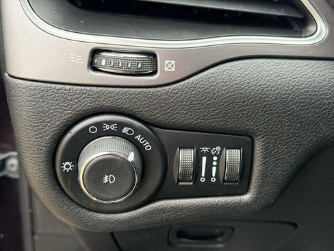 Used 2021 Jeep Cherokee Latitude Lux AWD/4WD image 30