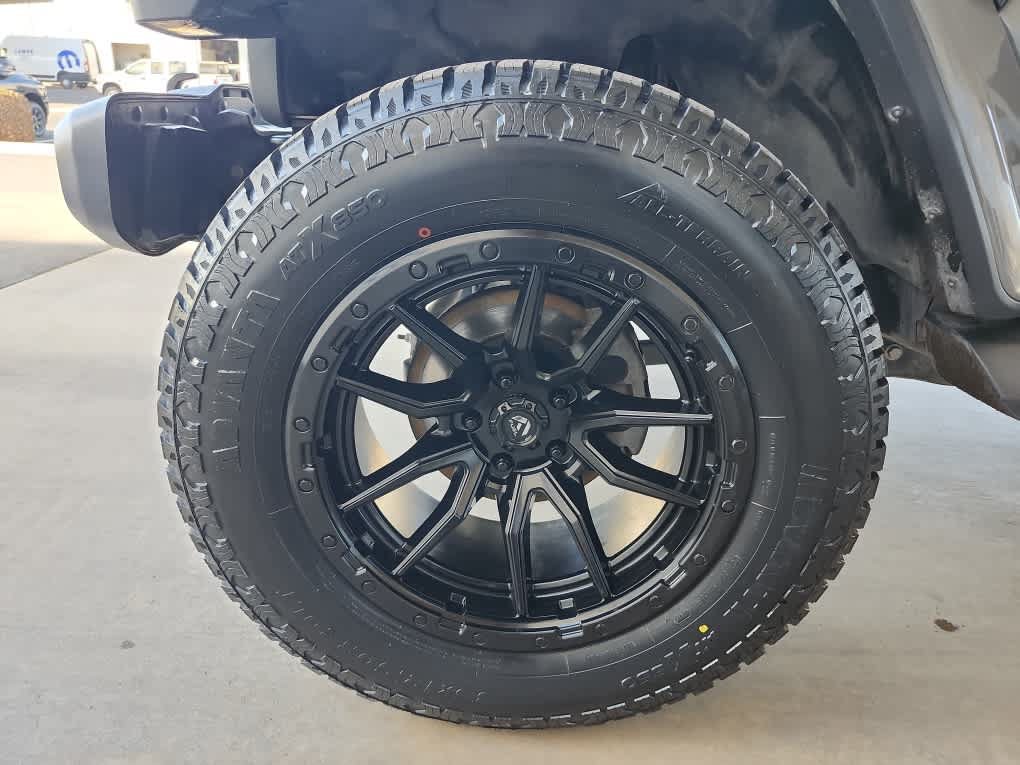 Used 2019 Jeep Wrangler Unlimited Sahara w/ Uconnect 4C Nav & Sound Group AWD/4WD image 7