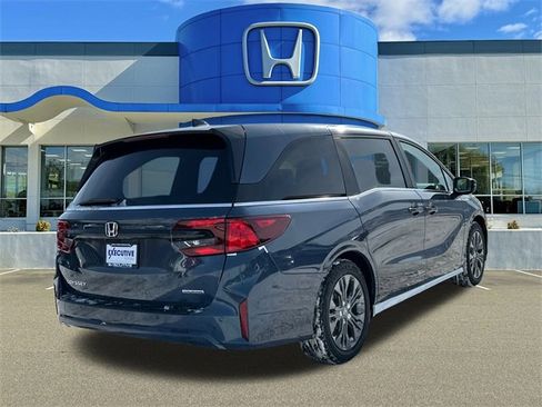 New 2026 Honda Odyssey Touring image 2