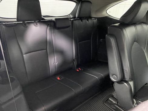 Used 2023 Toyota Highlander XLE AWD/4WD image 11