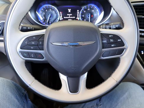 Used 2017 Chrysler Pacifica Limited w/ UConnect Theater Package image 61