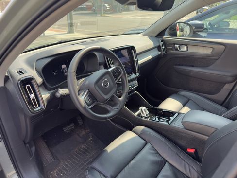 Certified 2023 Volvo XC40 B5 Plus w/ Driver Assist Package image 18