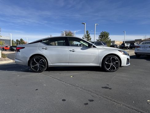 New 2025 Nissan Altima 2.5 SR image 2