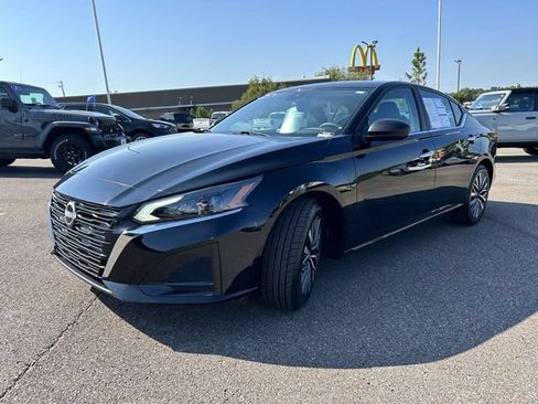 Used 2025 Nissan Altima 2.5 SV FWD image 26