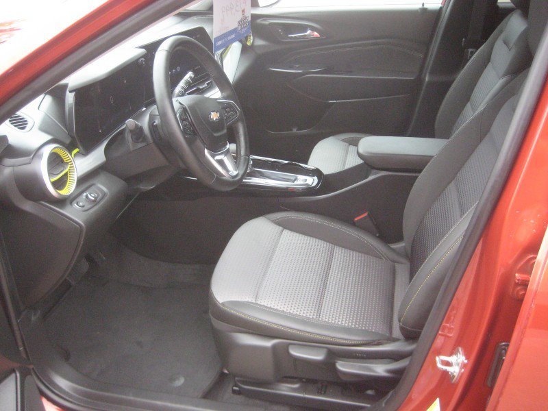 Used 2024 Chevrolet Trax LT w/ Driver Confidence Package FWD image 13
