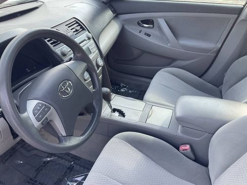 Used 2010 Toyota Camry LE FWD image 11