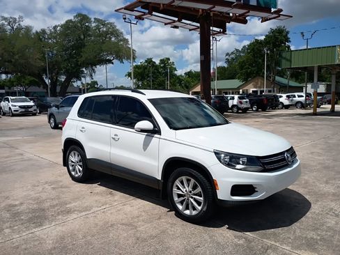 Used 2017 Volkswagen Tiguan Limited w/ Premium Package FWD image 21