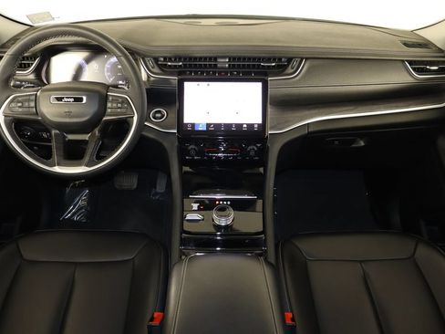 Used 2023 Jeep Grand Cherokee Limited AWD/4WD image 13