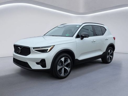Used 2026 Volvo XC40 B5 Plus w/ Protection Package Premier AWD/4WD image 7