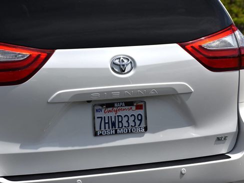 Used 2015 Toyota Sienna XLE w/ XLE Navigation Package FWD image 10