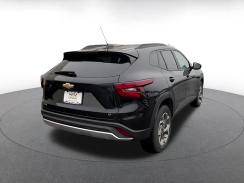 Used 2025 Chevrolet Trax LT w/ LT Convenience Package image 13