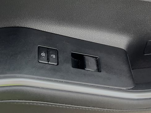 Used 2024 Toyota Highlander LE image 32