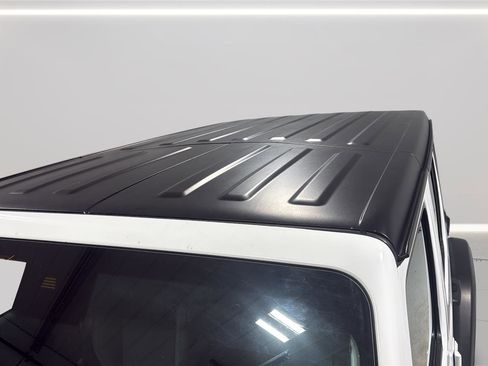 Used 2025 Jeep Wrangler Unlimited Rubicon AWD/4WD image 10
