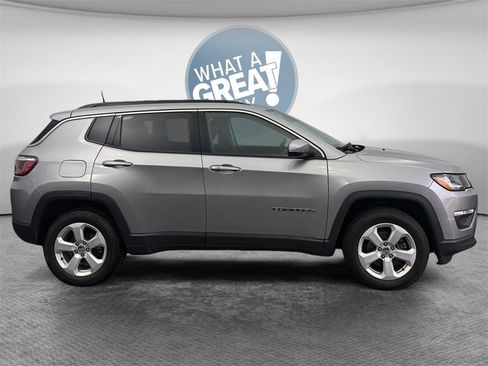 Used 2019 Jeep Compass Latitude w/ Cold Weather Group image 2