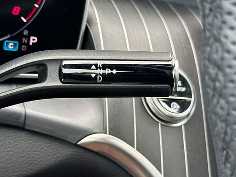 Used 2025 Mercedes-Benz GLC 300 4MATIC image 21