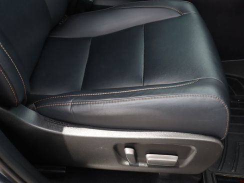 Used 2019 Toyota Highlander XLE FWD image 30