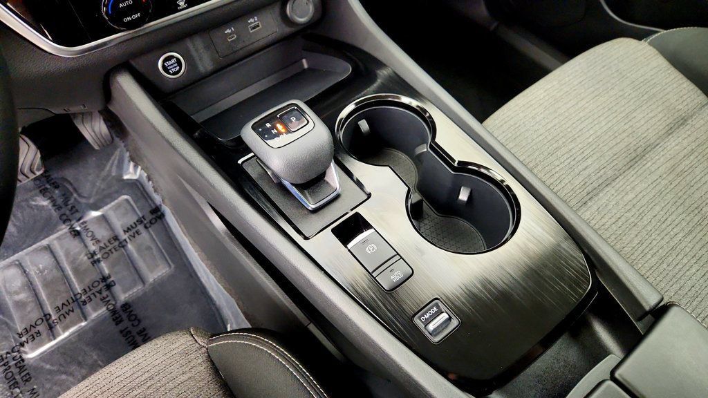 Used 2023 Nissan Rogue SV FWD image 16