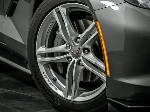 Used 2016 Chevrolet Corvette Stingray Coupe RWD image 3