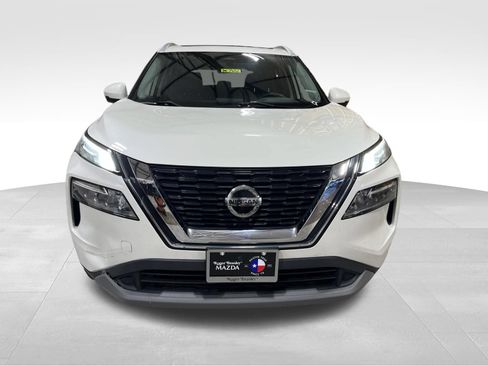 Used 2021 Nissan Rogue SV w/ Premium Package FWD image 2