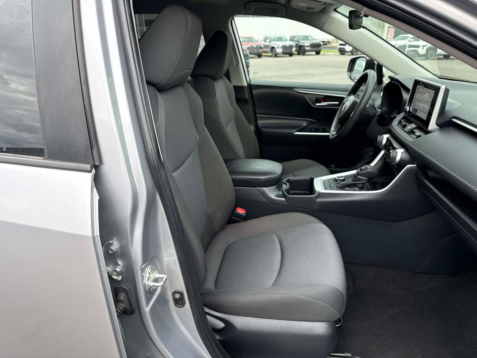 Used 2025 Toyota RAV4 XLE AWD/4WD image 17
