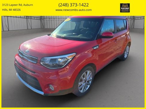Used 2017 Kia Soul + image 3