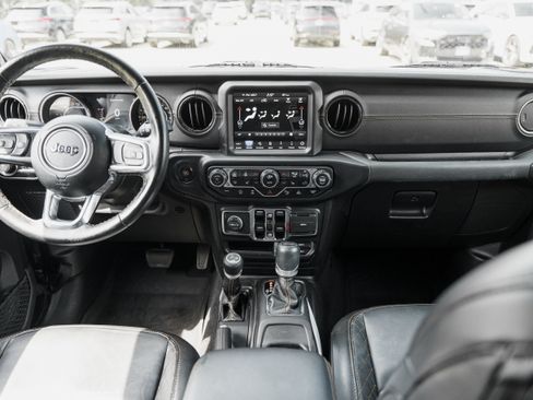 Used 2022 Jeep Wrangler Unlimited Sahara AWD/4WD image 8