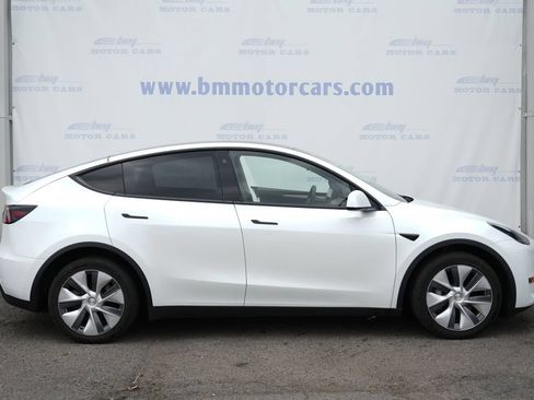 Used 2023 Tesla Model Y AWD image 7