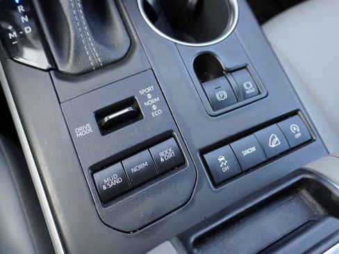 Used 2022 Toyota Highlander XLE image 25