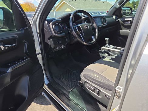 Used 2023 Toyota Tacoma TRD Off-Road w/ Advanced Technology Package AWD/4WD image 10