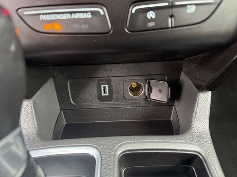 Used 2017 Ford Escape Titanium image 28