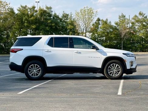 Used 2023 Chevrolet Traverse LS image 9