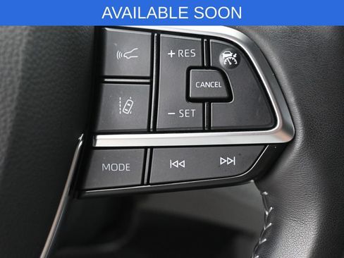 Used 2021 Toyota Highlander XLE AWD/4WD image 18