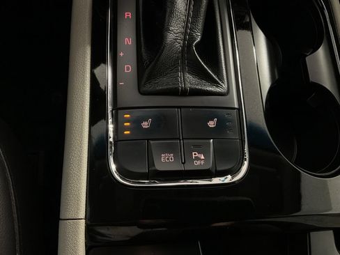 Used 2016 Kia Sedona EX FWD image 3