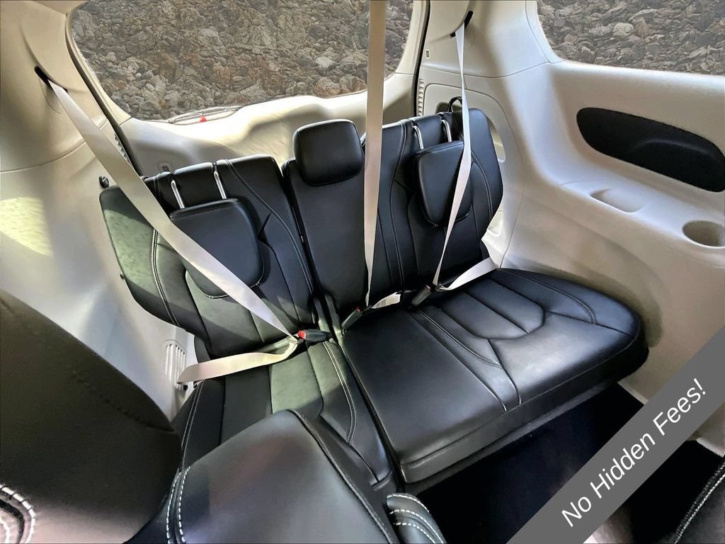 Used 2024 Chrysler Pacifica Touring-L FWD image 24