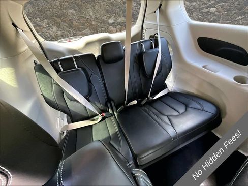 Used 2024 Chrysler Pacifica Touring-L FWD image 24