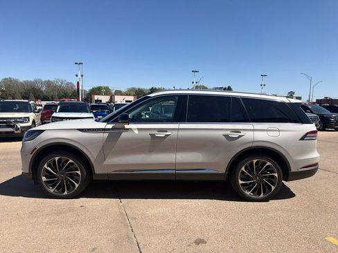 Used 2025 Lincoln Aviator Reserve w/ Equipment Group 201A AWD/4WD image 5