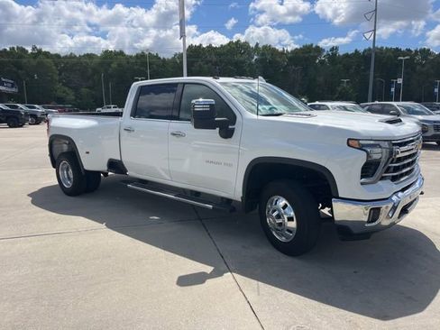 Used 2024 Chevrolet Silverado 3500 LTZ w/ LTZ Plus Package image 11